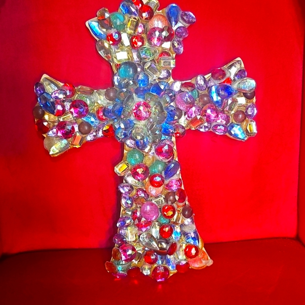 Medium sized wooden handmade cross with large faux jewels NWT✨️by JilliMac
